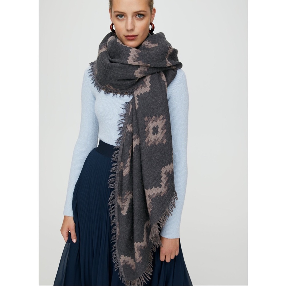 Aritzia Diamond Mosaic Blanket Scarf